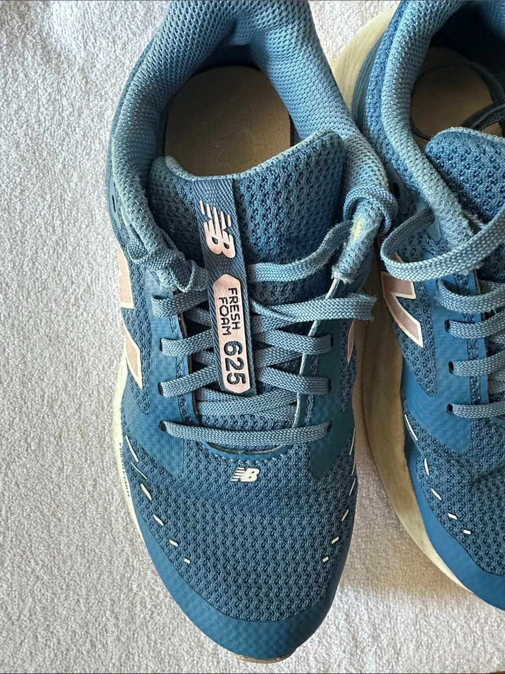 Girls New Balance fresh foam 625